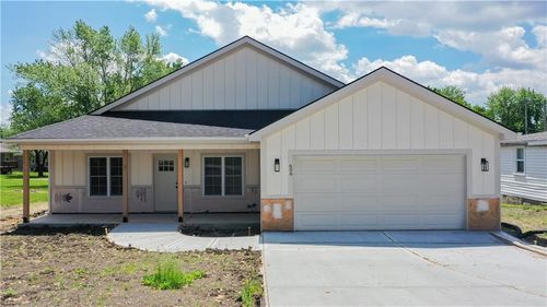 606 E 3rd St, Cameron, MO, 64429-1950 | Card Image