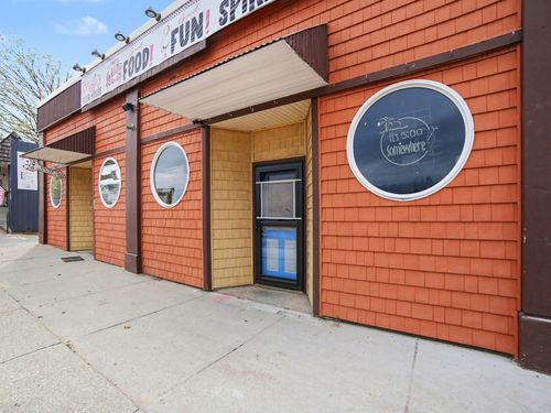 211 E Main St, Hart, MI, 49420-1172 | Card Image