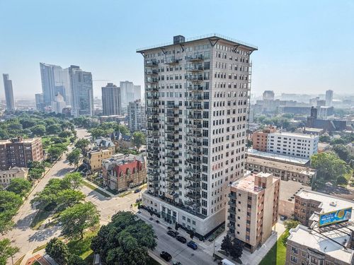 404-1313 N Franklin Place, Milwaukee, WI, 53202 | Card Image