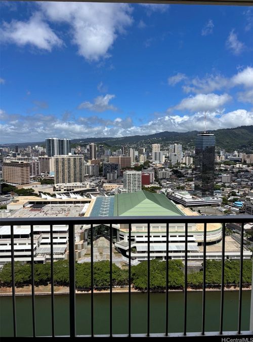 3610-400 Hobron Ln, Honolulu, HI, 96815-1209 | Card Image