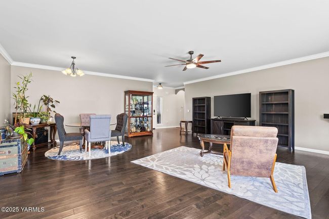 Living Room | Image 7