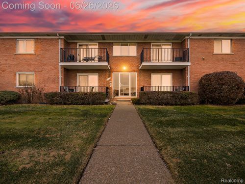 44-32125 Beaconsfield St, Roseville, MI, 48066-1103 | Card Image