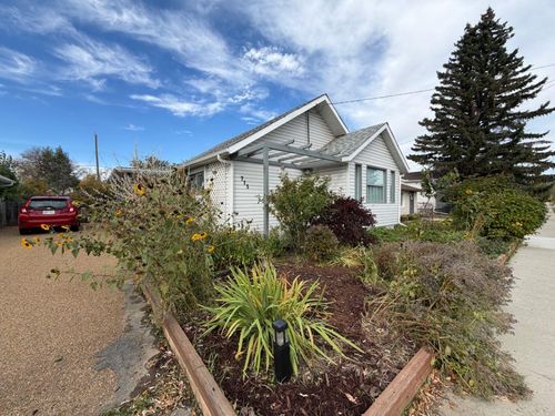 715 1 St Sw, Drumheller, AB, T0J0Y6 | Card Image