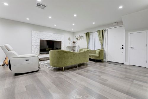 apt-17-1881 Alpha Rd, Glendale, CA, 91208-2160 | Card Image