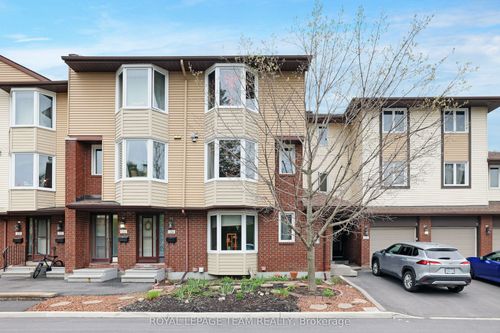 216 Steenbakkers Pvt, Ottawa, ON, K1T3E2 | Card Image
