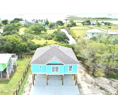 449 Swan Point Marina Road, House other with 3 bedrooms, 2 bathrooms and null parking in Seadrift TX | Image 3