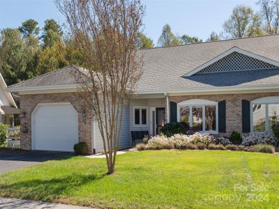 21 Country Meadows Lane, Condo with 3 bedrooms, 2 bathrooms and null parking in Hendersonville NC | Image 1