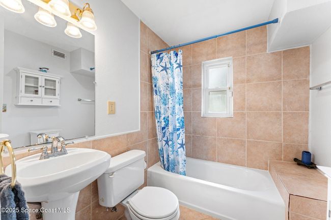 En Suite #2 full tub/shower combo | Image 81