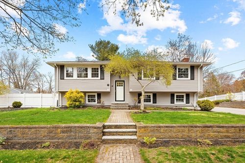 15 Fuller Rd, Middleton, MA, 01949-2334 | Card Image