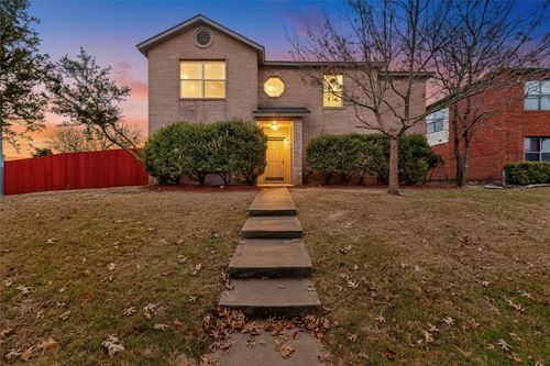 824 Willow Wood Drive, Cedar Hill, TX, 75104 | Card Image