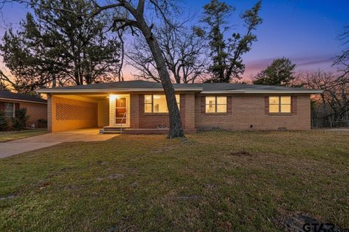 201 Woodbine Dr, Palestine, TX, 75803-5654 | Card Image