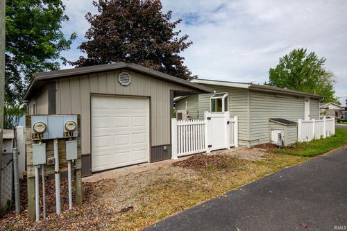 945-947 Bill Of Rights Road, Shipshewana, IN, 46565 | Card Image