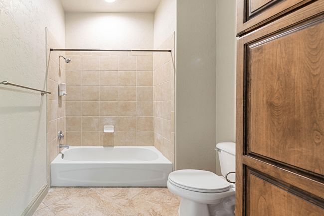 Guest bathroom | Image 26
