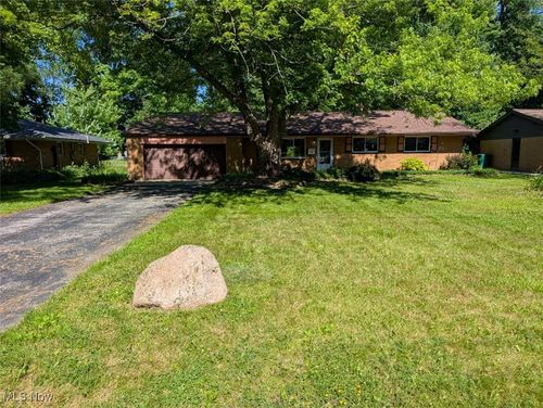 6329 Carolyn Dr, Mentor, OH, 44060-3709 | Card Image