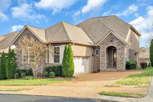 996 Golf Club Ln E, Hendersonville, TN, 37075 | Card Image