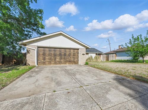 2306 Lavon Creek Ln, Arlington, TX, 76006-5706 | Card Image