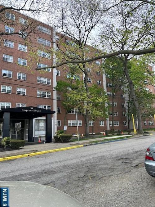39 E 39th St, Paterson, NJ, 07514-1172 | Card Image