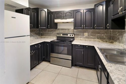 213-5975 Nw 25th Ct, Sunrise, FL, 33313-2228 | Card Image