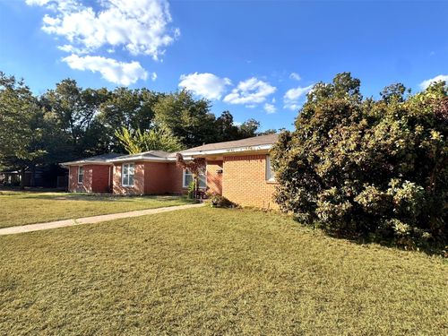 6825 Jewell Ave, Fort Worth, TX, 76112-5635 | Card Image