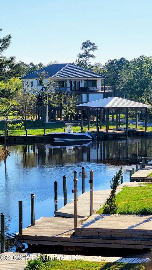 11662 Bayou View Dr, Bay Saint Louis, MS, 39520-7075 | Card Image