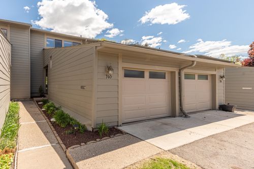 740 Peninsula Ct, Ann Arbor, MI, 48105-2508 | Card Image