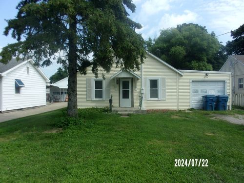 850 E Chestnut St, Hoopeston, IL, 60942-1832 | Card Image