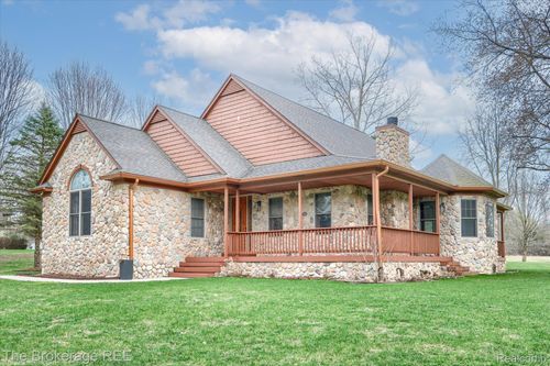 9055 N Island Dr, Flushing, MI, 48433-2932 | Card Image