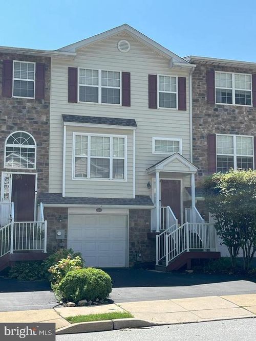 225 Yorktown Ct, MALVERN, PA, 19355-8527 | Card Image