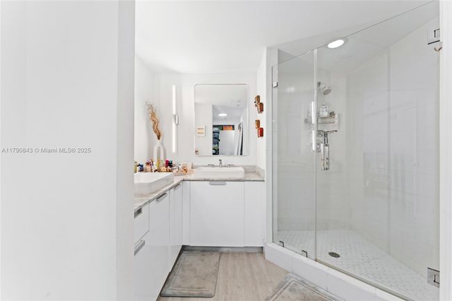 APT-1404 - 1881 79 Th Street Cswy, Condo with 2 bedrooms, 2 bathrooms and null parking in North Bay Village FL | Image 13