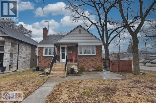 2496 Byng, Windsor, ON, N8W3E8 | Card Image