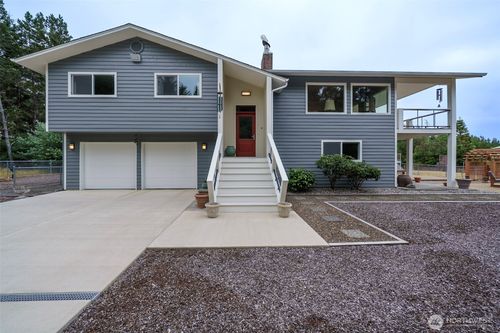 912 36th Ln, Seaview, WA, 98644-2025 | Card Image