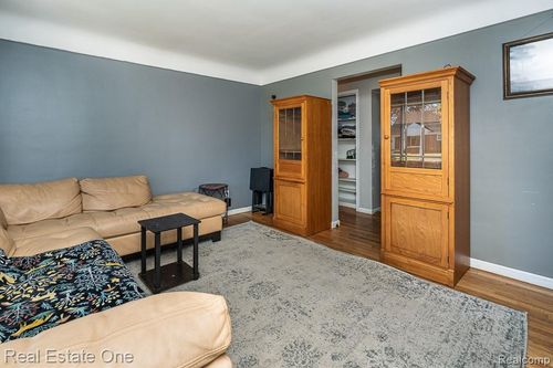 9012 Roosevelt St, Taylor, MI, 48180-2751 | Card Image