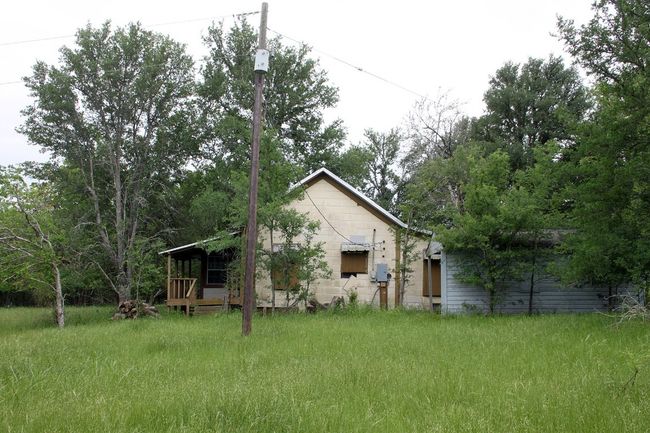 7887 Pettytown Rd, House other with 2 bedrooms, 1 bathrooms and 8 parking in Red Rock TX | Image 20