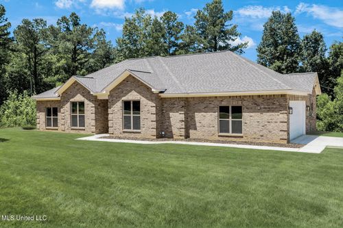 368 Magnolia Cir, Sarah, MS, 38665-3774 | Card Image