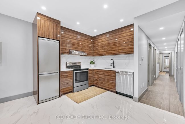 77 Millicent St, Home with 7 bedrooms, 3 bathrooms and null parking in Toronto ON | Image 17