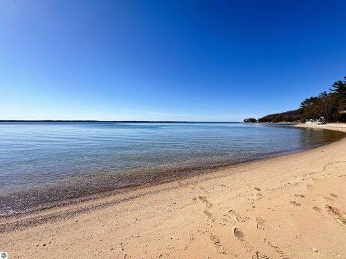 11648 Willow Point, Traverse City, MI, 49686 | Card Image