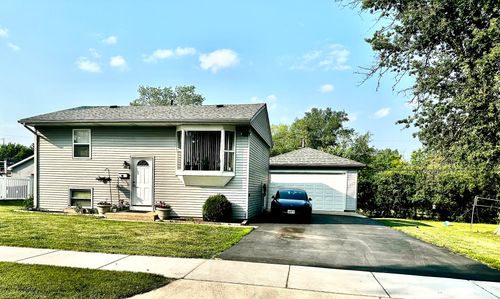 604 Westwind Dr, Carpentersville, IL, 60110-1740 | Card Image