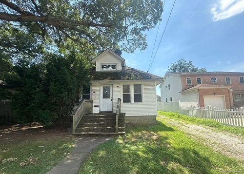 578 Seaman Ave, North Baldwin, NY, 11510-2643 | Card Image