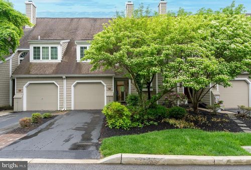 39 Newport Dr, Chesterbrook, PA, 19087-5850 | Card Image