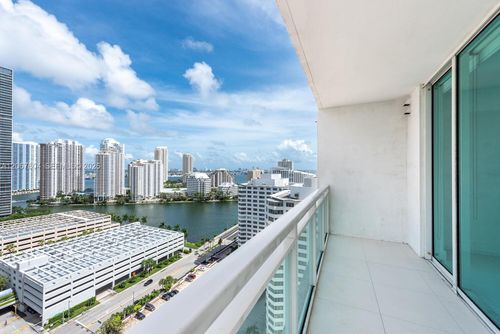 2208-950 Brickell Bay Dr, Miami, FL, 33131-3931 | Card Image