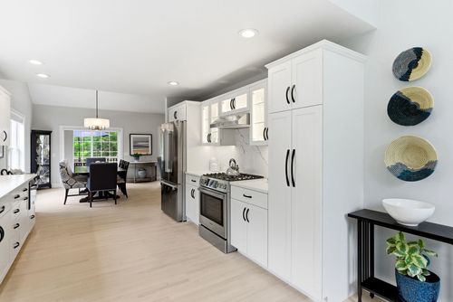 28 Greenvale Dr, Stratham, NH, 03885-6536 | Card Image