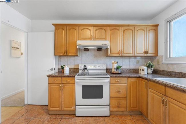 20 Martgate Street, House other with 3 bedrooms, 2 bathrooms and 2 parking in Daly City CA | Image 11