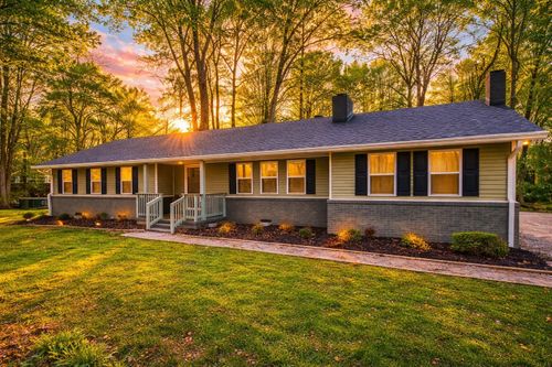 221 Jackson Cir, Tullahoma, TN, 37388-2352 | Card Image