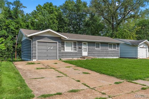 104 Fenwick Dr, Ferguson, MO, 63135-2823 | Card Image