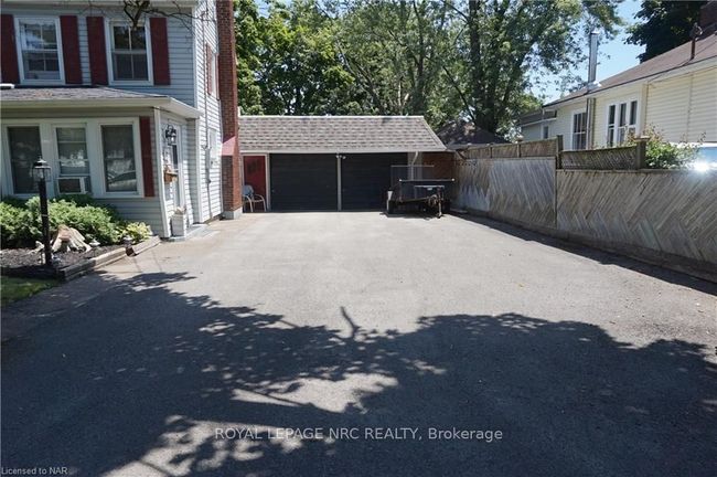 3878 Chippawa Pky, House other with 3 bedrooms, 1 bathrooms and 10 parking in Niagara Falls ON | Image 4