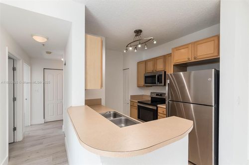 apt-609-6001 Sw 70th St, South Miami, FL, 33143-3430 | Card Image