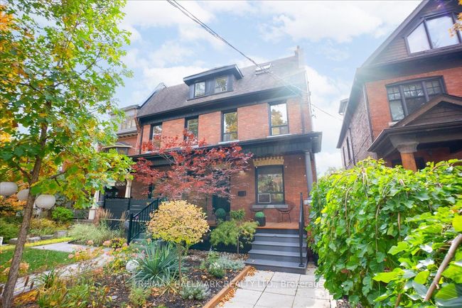 195 Wright Ave, Home with 4 bedrooms, 3 bathrooms and 1 parking in Toronto ON | Image 1