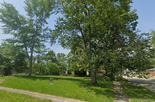 6041 Robindale Ave, Dearborn Heights, MI, 48127-3152 | Card Image
