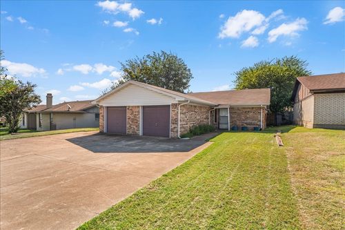6819-6817 W Cleburne Rd, Fort Worth, TX, 76133-6304 | Card Image