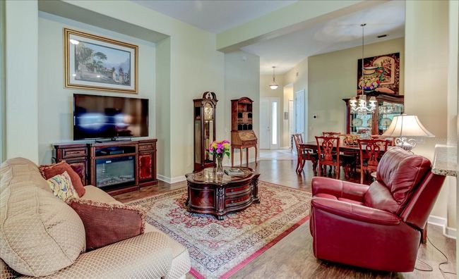 Living area looking to front door | Image 20